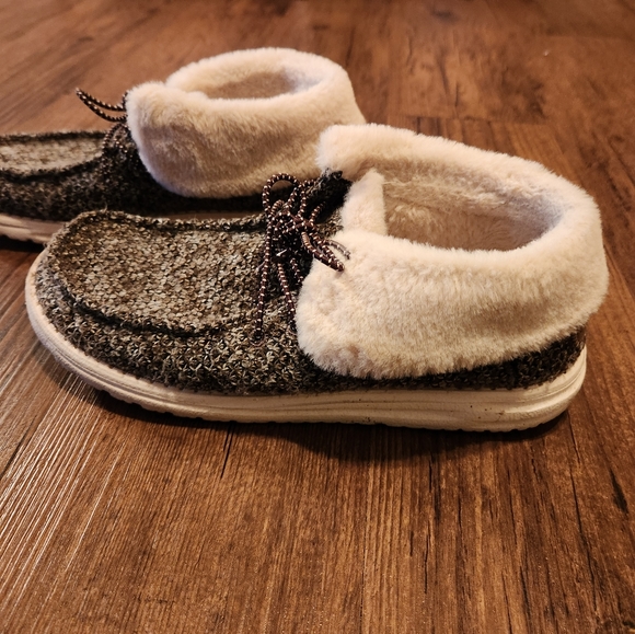 Women's Hey Dudes sz 9 - Picture 6 of 6